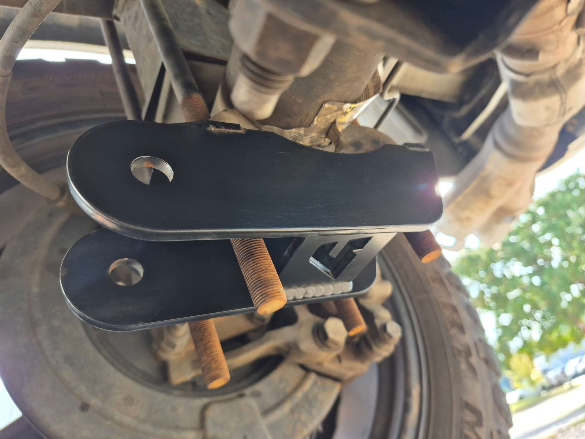 2007-2013 Chevrolet Silverado GMC Sierra 1500 heavy-duty ladder traction bars for rear axle stability