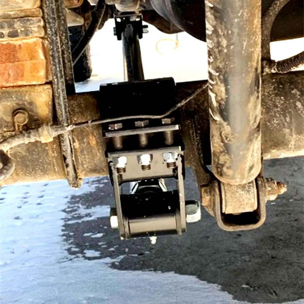 2005-2010 Ford Super Duty F-250 with show-style ladder traction bars installed