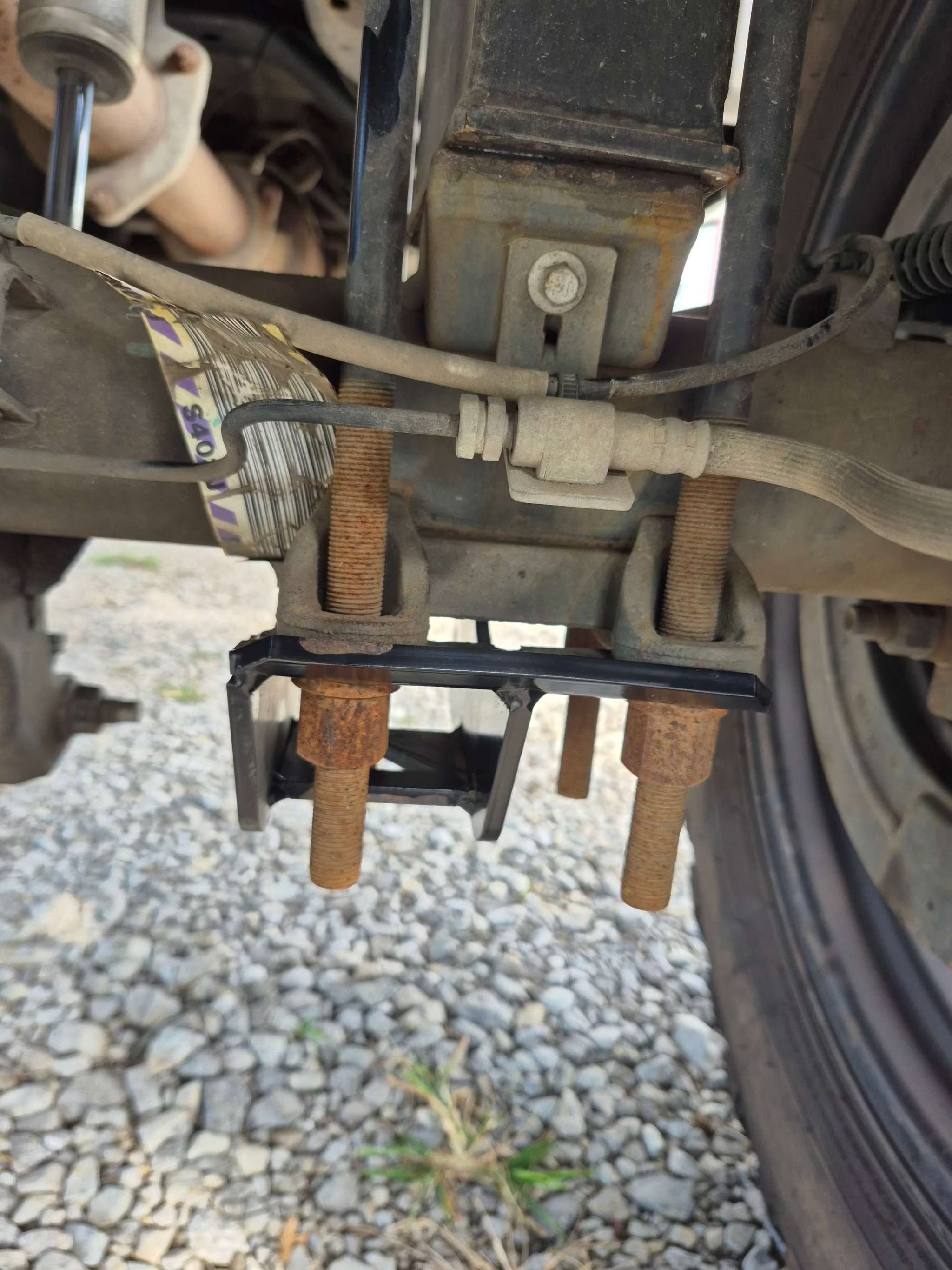 1988–1998 Chevrolet GMC K1500 tubular traction bars for axle control and wheel hop reduction