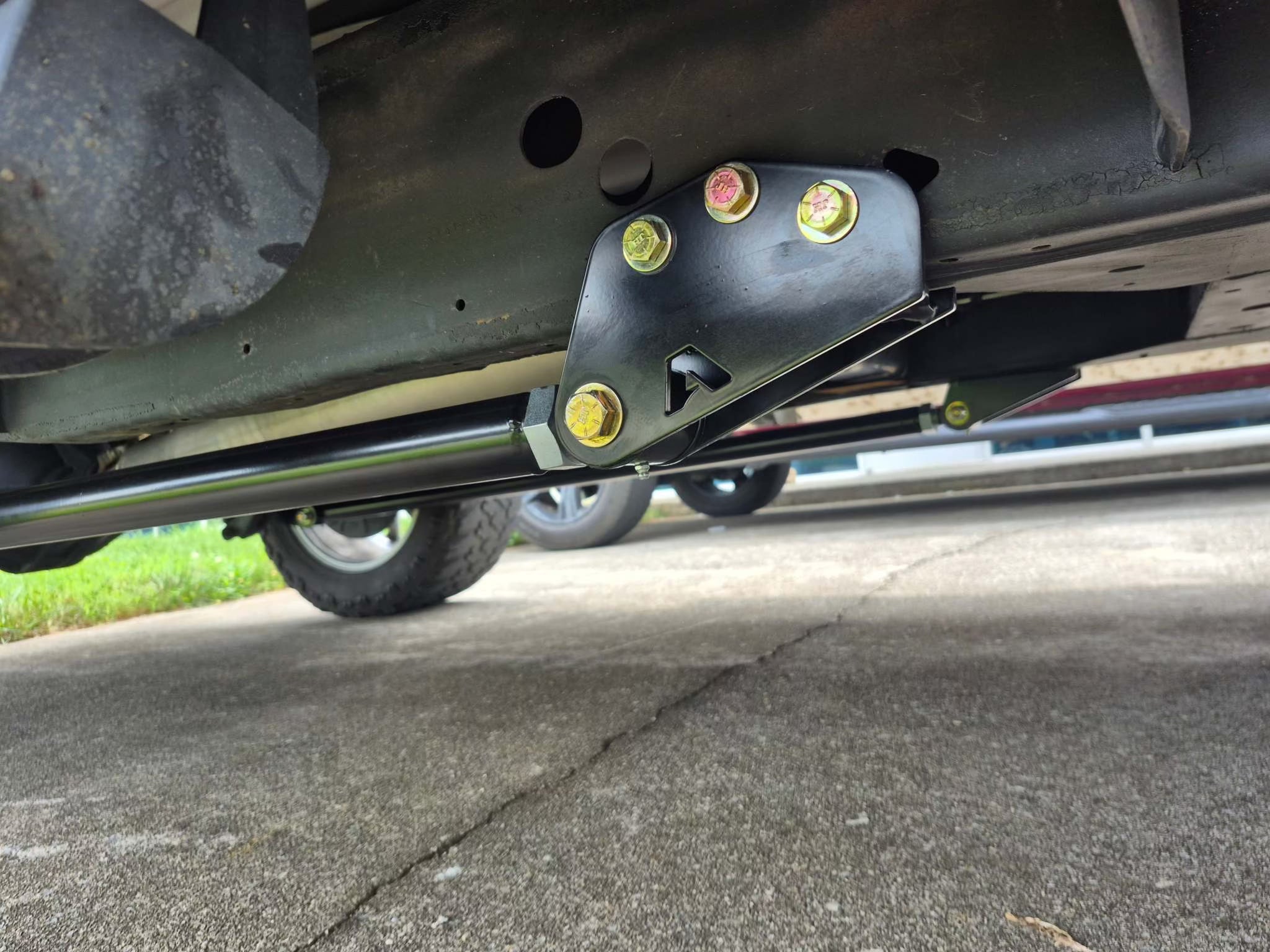 2011-2016 Ford Super Duty F-250/350  Traction Bars (bottom U bolt plate OEM) Apoc Industries
